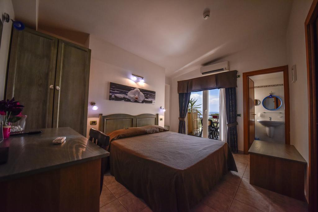 Hotel La Villa Corigliano Calabro Habitación foto